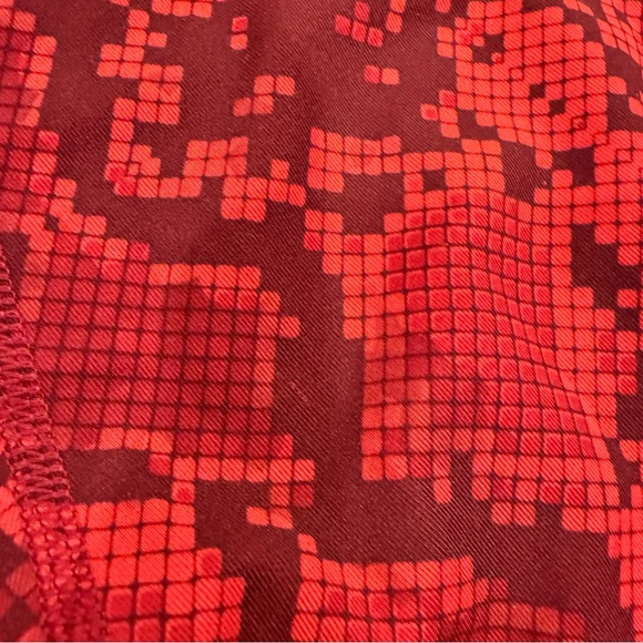 Lululemon Wunder Under High Rise Leggings Size 4 Ziggy Snake Red Tide Cranberry - Picture 13 of 13